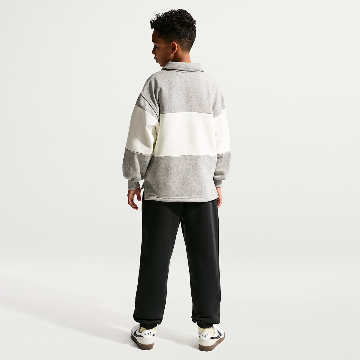 Pants holgados para niños talla grande Nike Sportswear Club Fleece – Negro/Blanco – vista 6