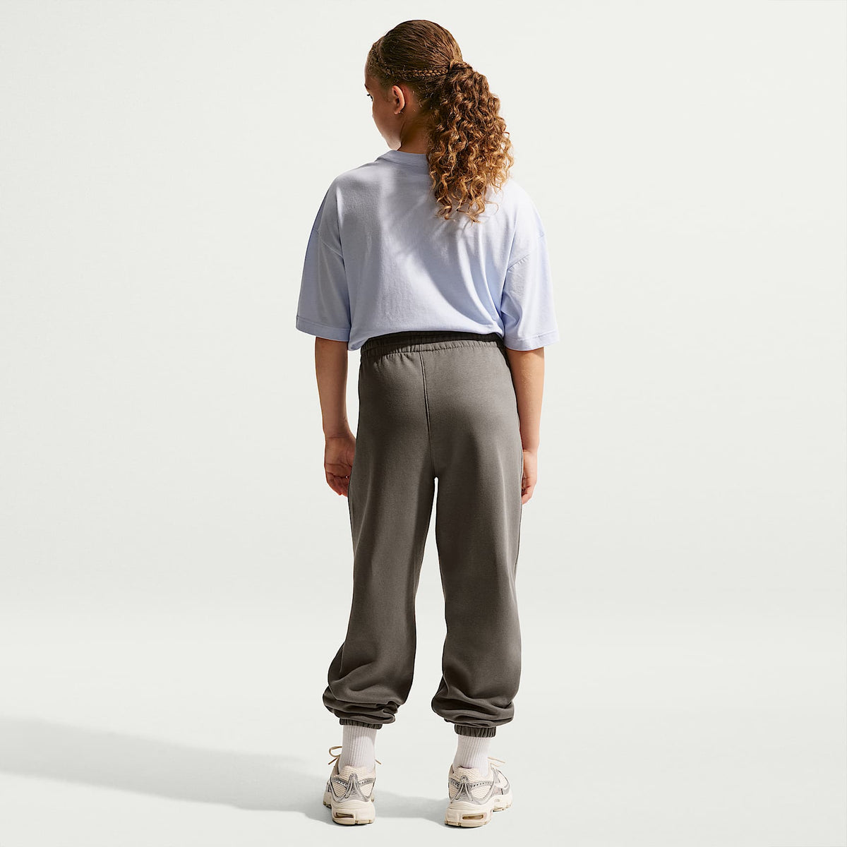 Pants holgados para niños talla grande Nike Sportswear Club Fleece – Cueva/Blanco – vista 7