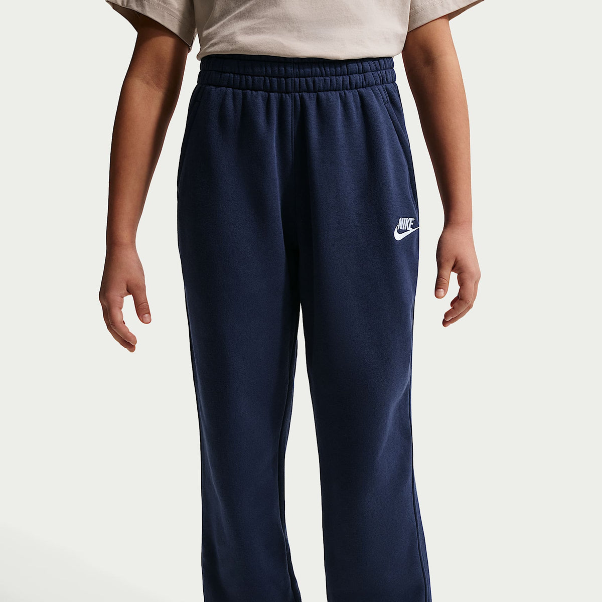 Pants holgados para niños talla grande Nike Sportswear Club Fleece – Azul marino medianoche/Blanco – vista 2