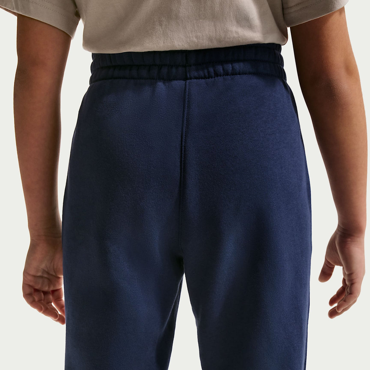 Pants holgados para niños talla grande Nike Sportswear Club Fleece – Azul marino medianoche/Blanco – vista 3