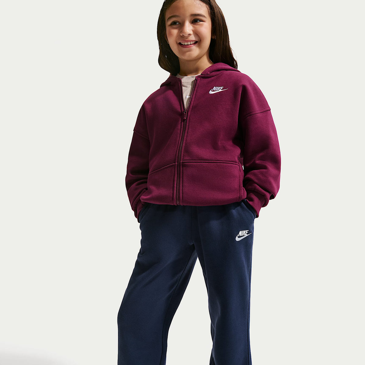 Pants holgados para niños talla grande Nike Sportswear Club Fleece – Azul marino medianoche/Blanco – vista 4