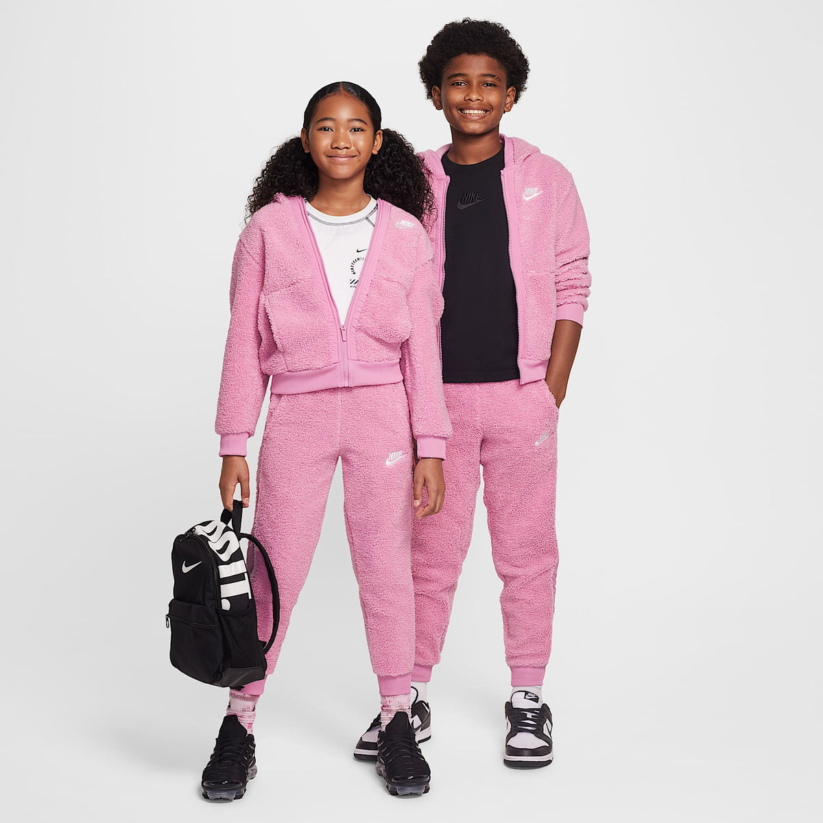 Pants acondicionados para el invierno para niños talla grande Nike Sportswear Club Fleece – Flamenco mágico/Flamenco mágico/Blanco – vista 6