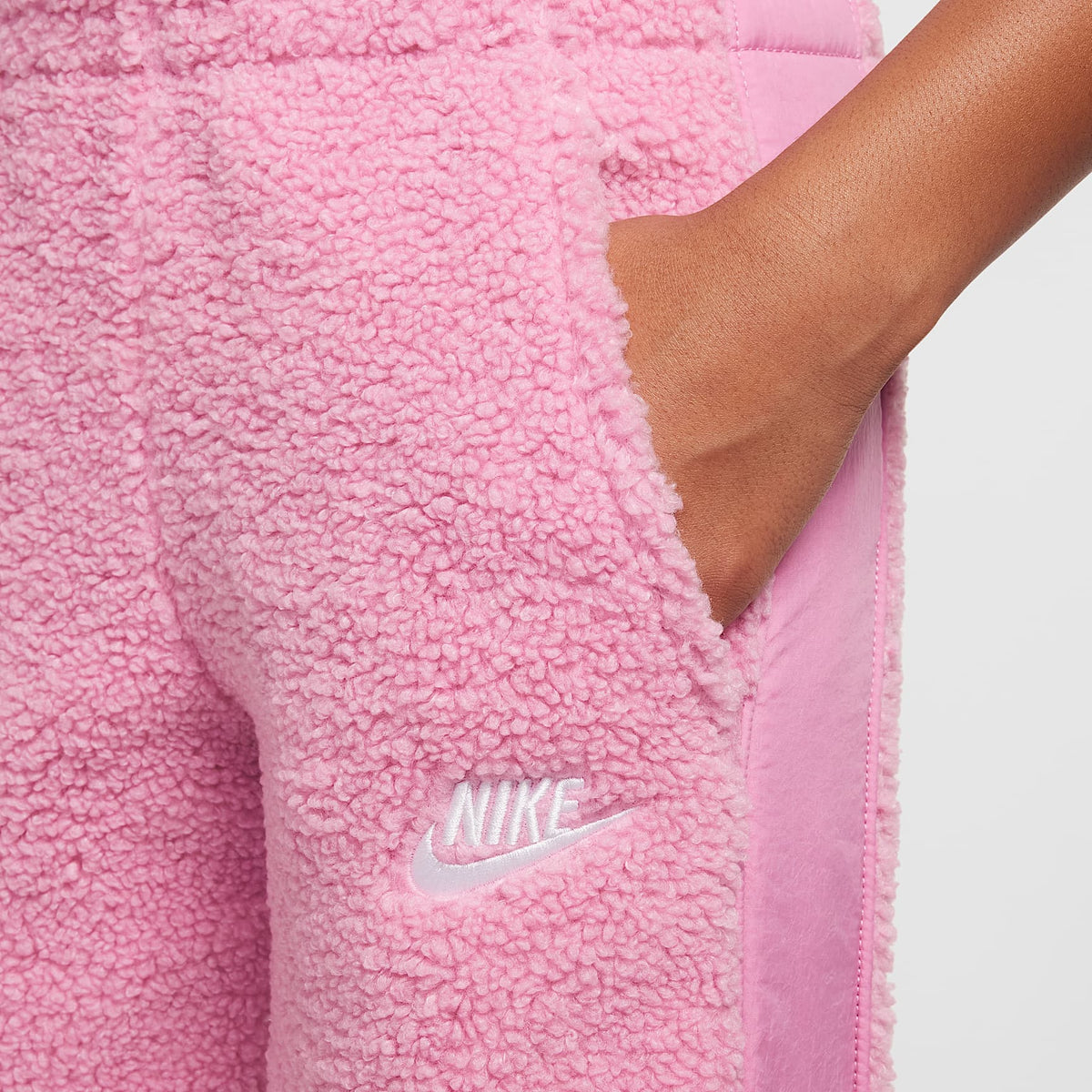 Pants acondicionados para el invierno para niños talla grande Nike Sportswear Club Fleece – Flamenco mágico/Flamenco mágico/Blanco – vista 4