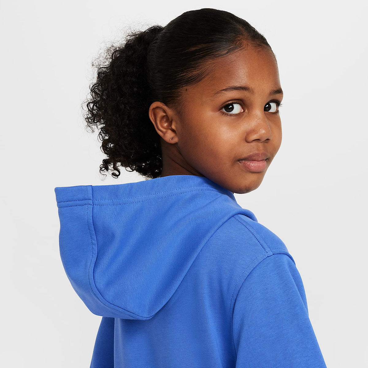 Sudadera con gorro de French Terry para niños talla grande Nike Sportswear Club – Azul cometa/Aluminio – vista 6