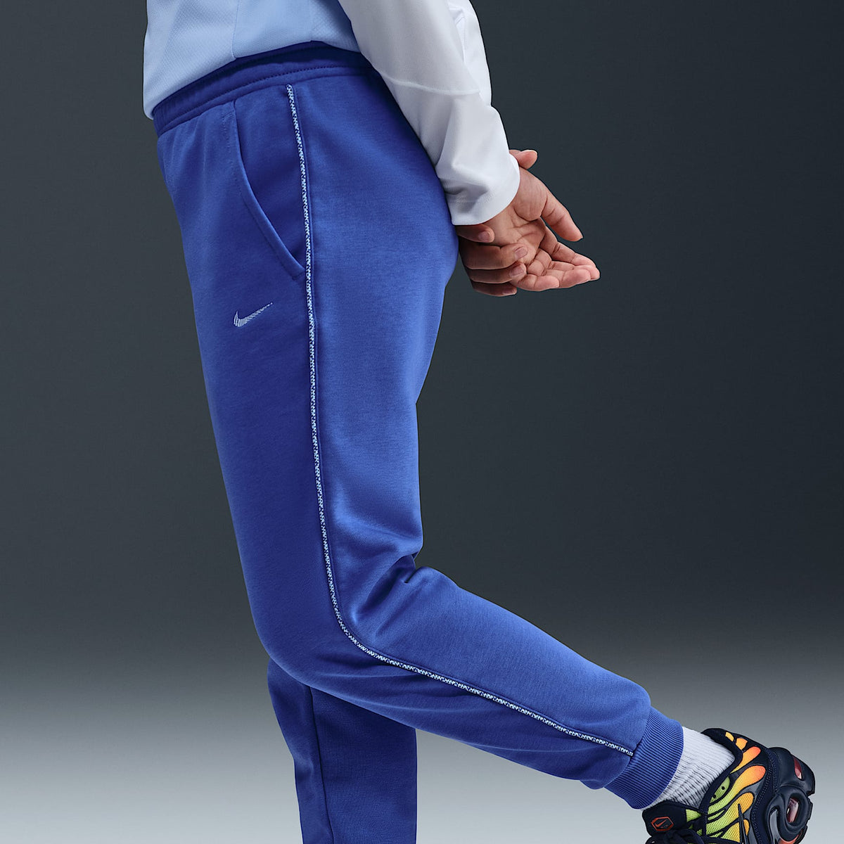 Joggers de French Terry para niños talla grande Nike Sportswear Club – Azul cometa/Aluminio – vista 5