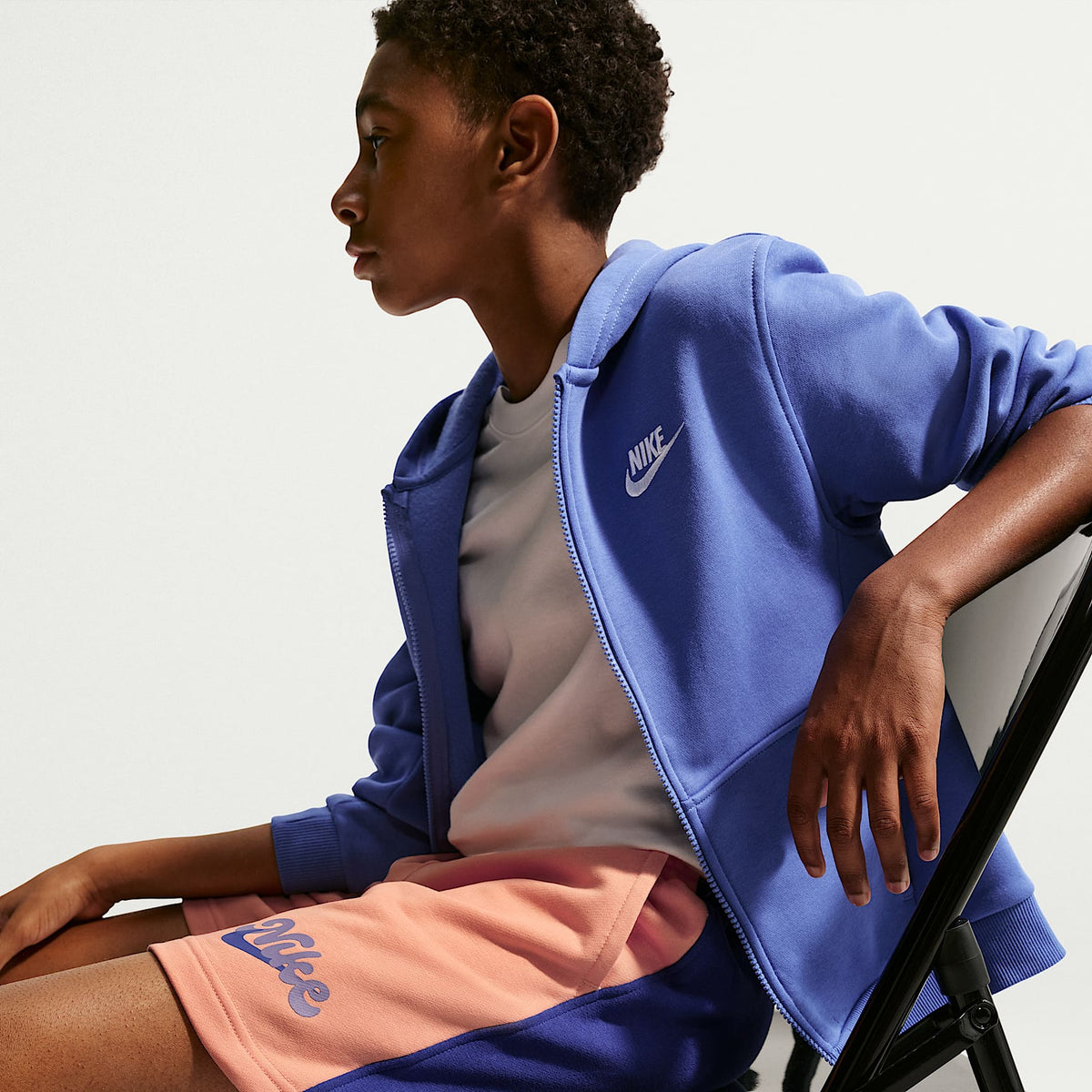 Shorts de French Terry para niños talla grande Nike Sportswear Club – Ágata melocotón/Noche intenso/Ágata melocotón/Amatista empolvado – vista 4