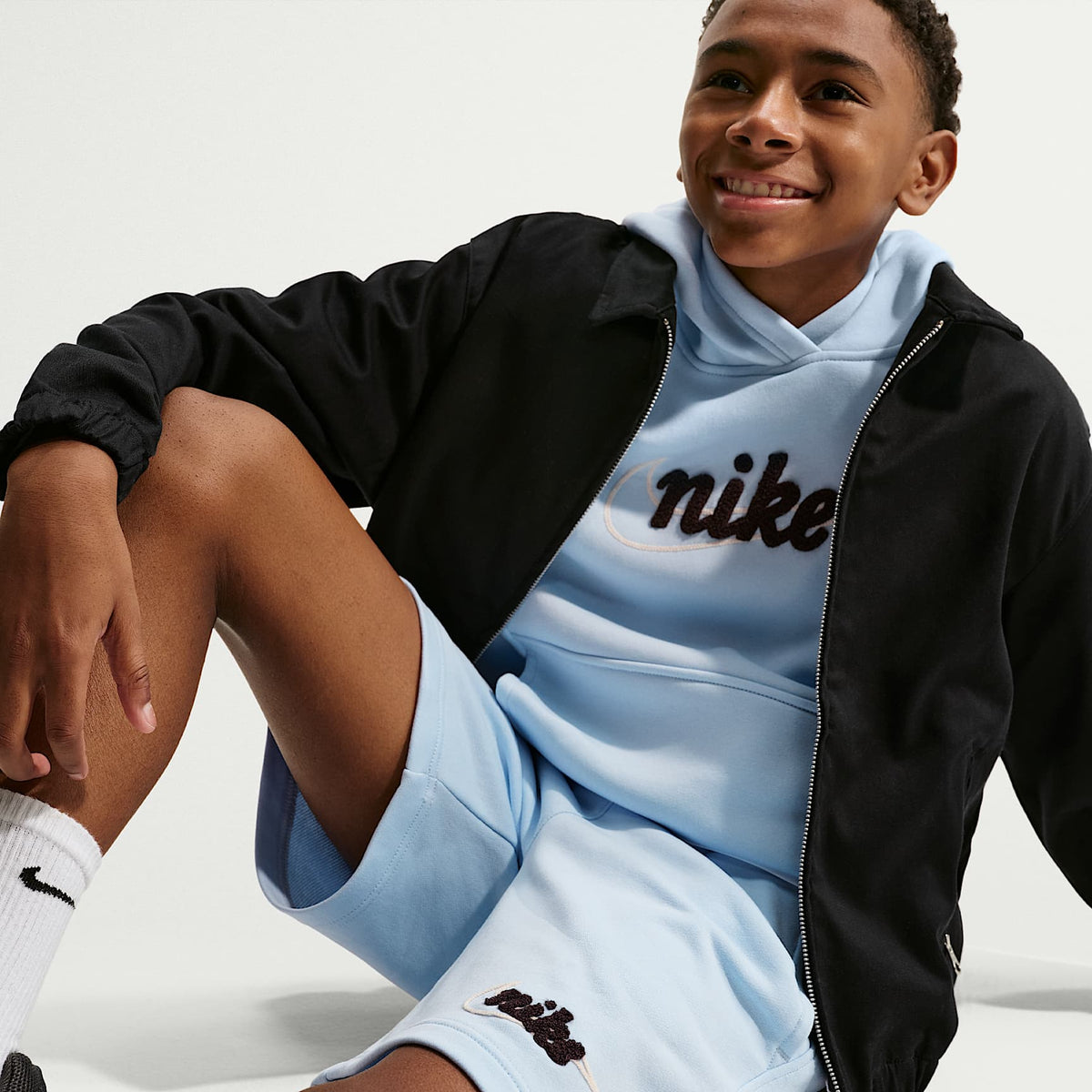 Shorts de French Terry para niños talla grande Nike Sportswear Club – Azul hidrógeno/Vela/Antracita – vista 4