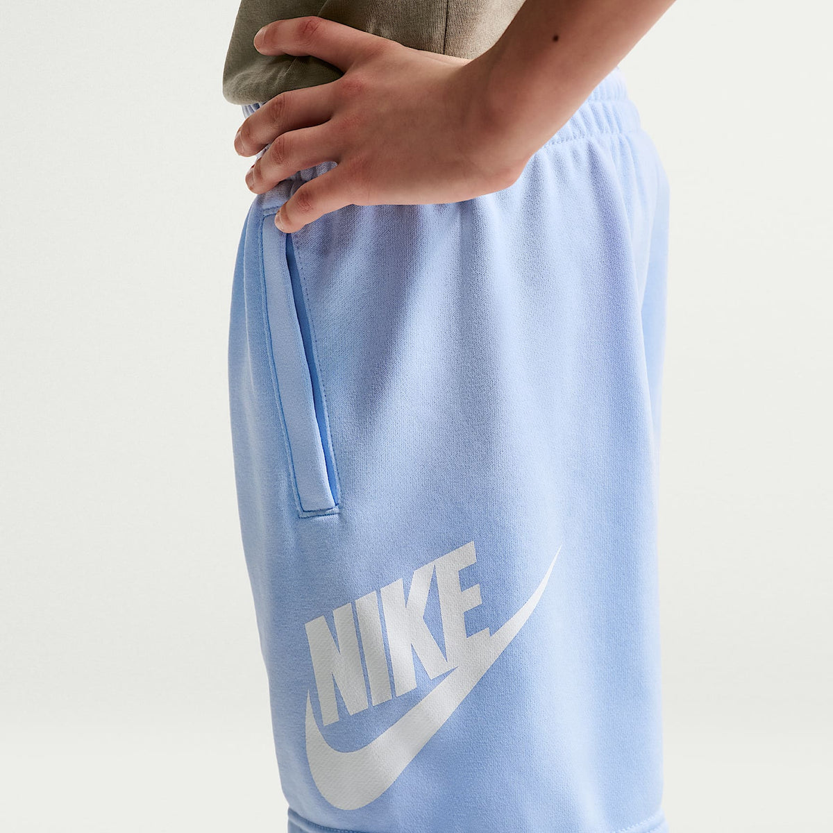 Shorts de French Terry para niños talla grande Nike Sportswear Club Fleece – Azul hidrógeno/Blanco – vista 3