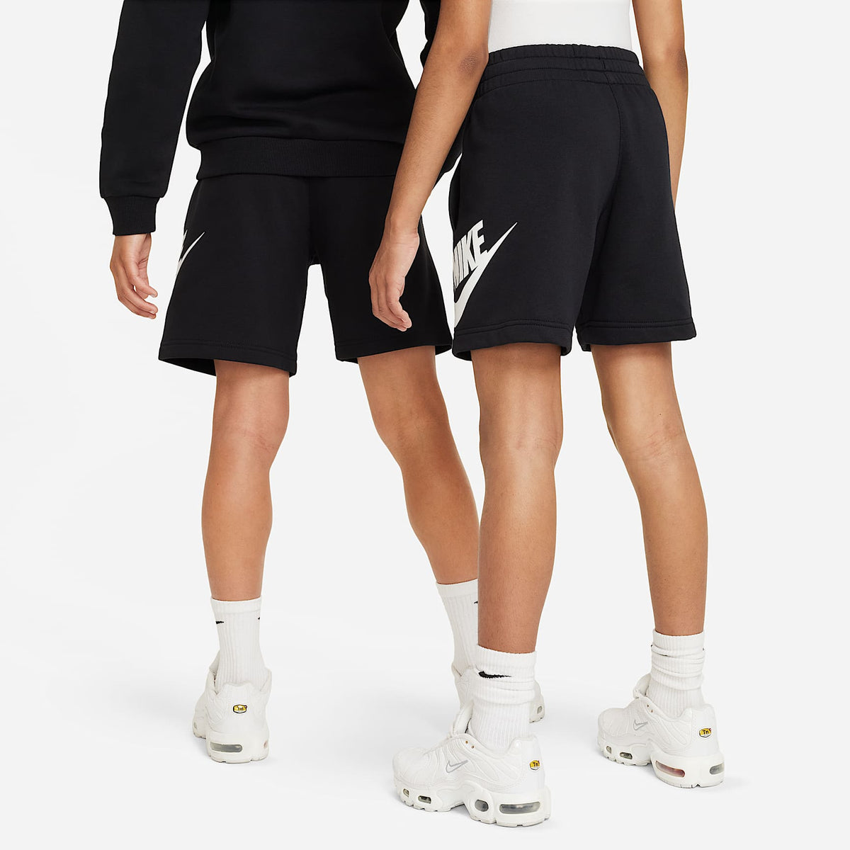 Shorts de French Terry para niños talla grande Nike Sportswear Club Fleece – Negro/Blanco – vista 2