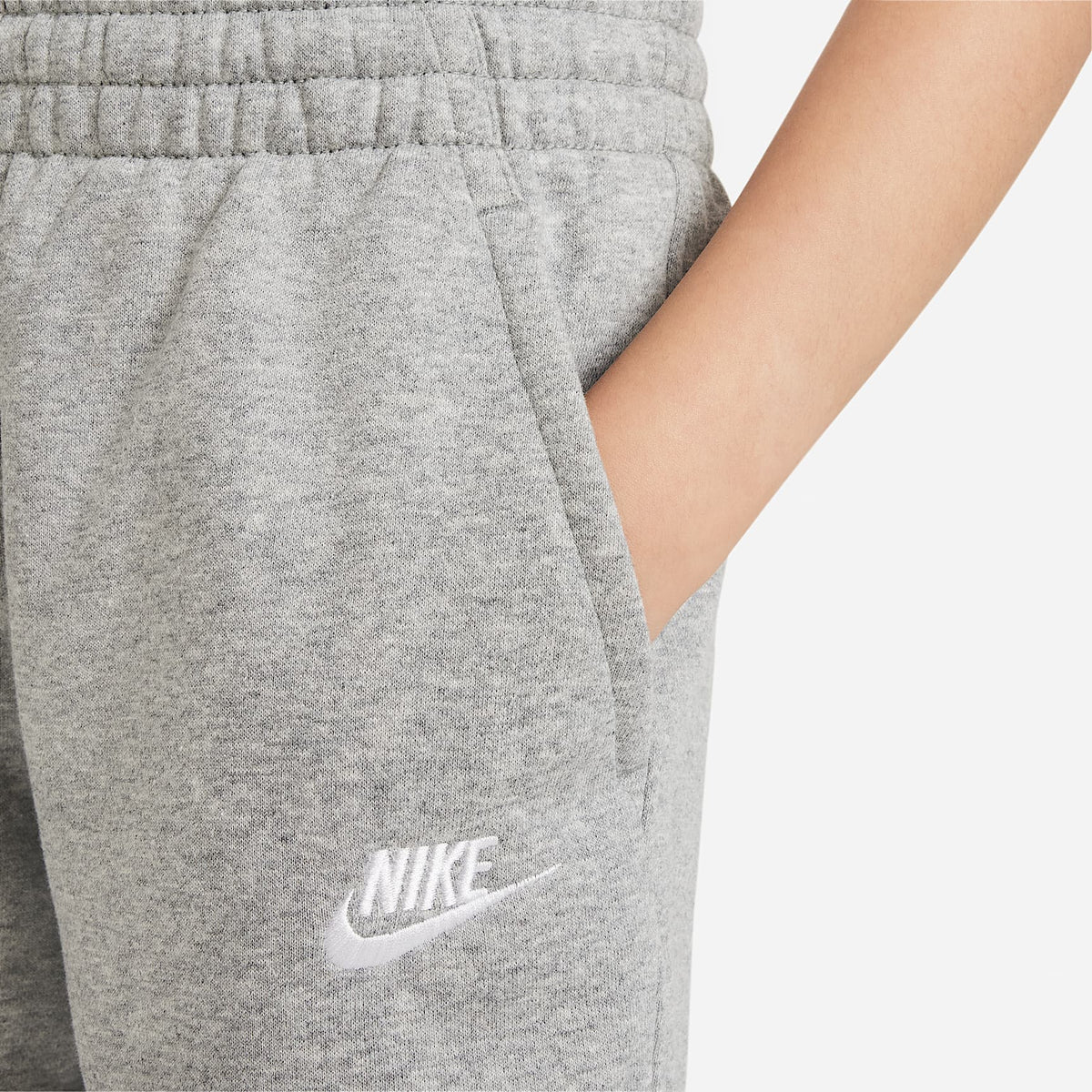 Shorts de French Terry para niños talla grande Nike Sportswear Club Fleece – Gris oscuro jaspeado/Gris básico/Blanco – vista 5