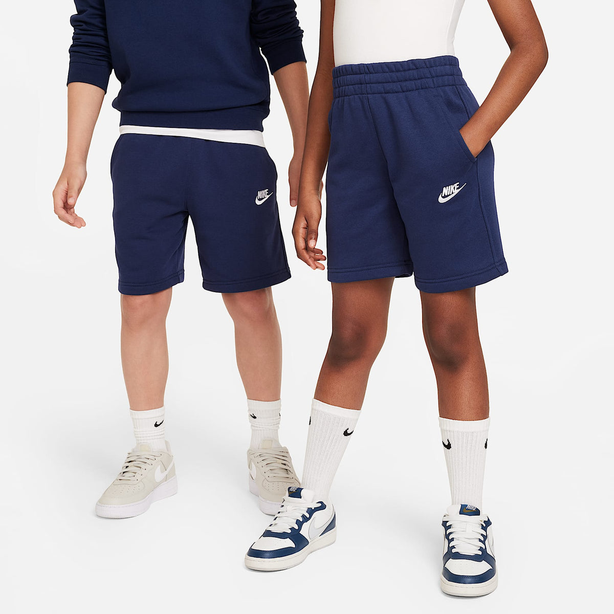 Shorts de French Terry para niños talla grande Nike Sportswear Club Fleece – Azul marino medianoche/Blanco – vista 1