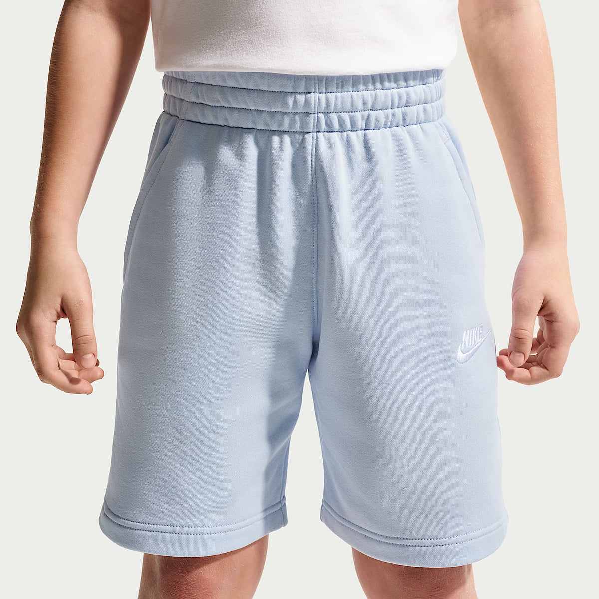 Shorts de French Terry para niños talla grande Nike Sportswear Club Fleece – Azul hidrógeno/Blanco – vista 2