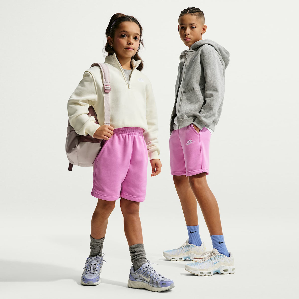 Shorts de French Terry para niños talla grande Nike Sportswear Club Fleece – Magenta claro/Blanco – vista 1