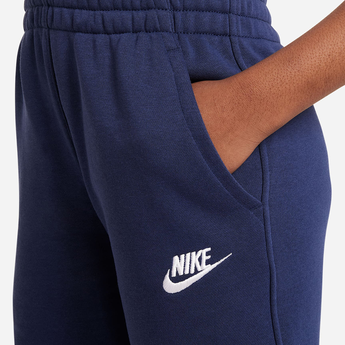 Shorts de French Terry para niños talla grande Nike Sportswear Club Fleece – Azul marino medianoche/Blanco – vista 6