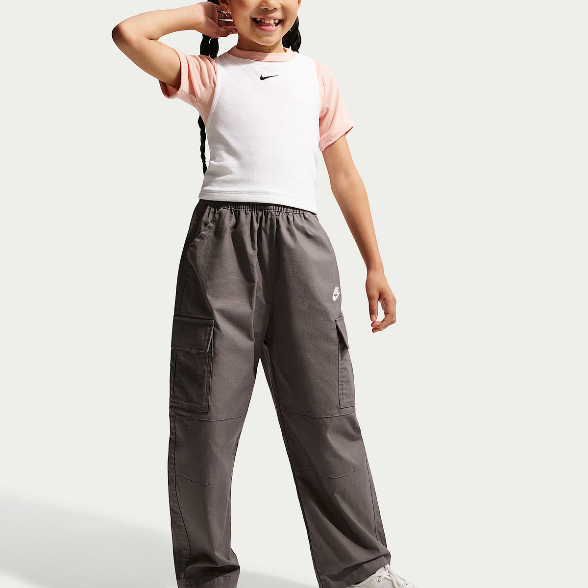 Pants cargo de tejido Woven para niños talla grande Nike Sportswear Club – Cueva/Blanco – vista 5