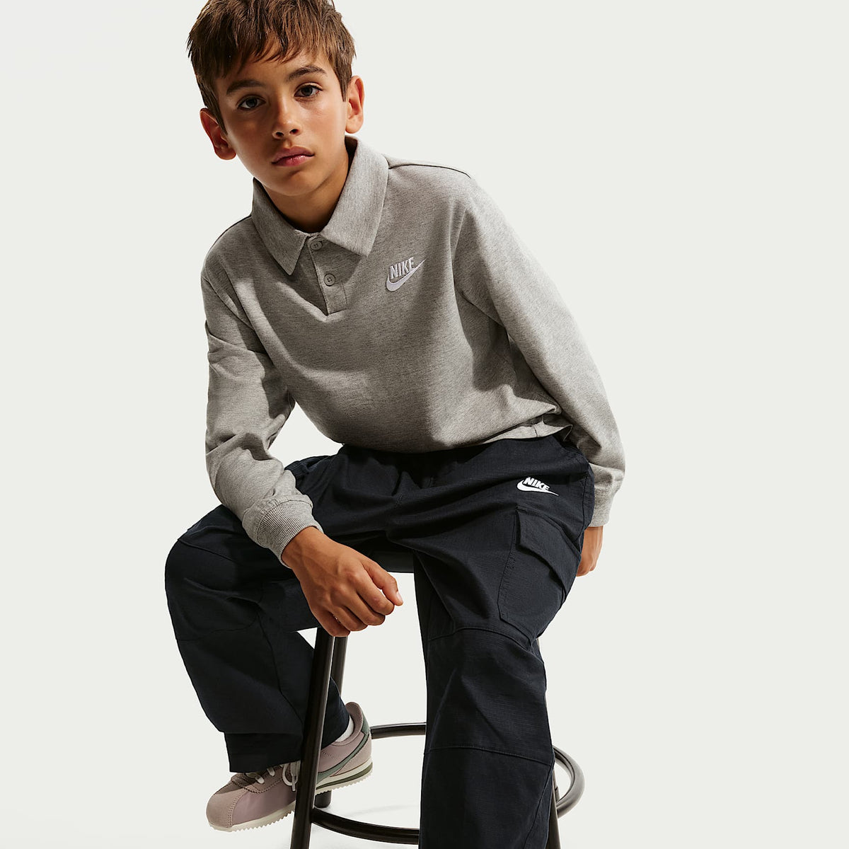 Pants cargo de tejido Woven para niños talla grande Nike Sportswear Club – Negro/Blanco – vista 4