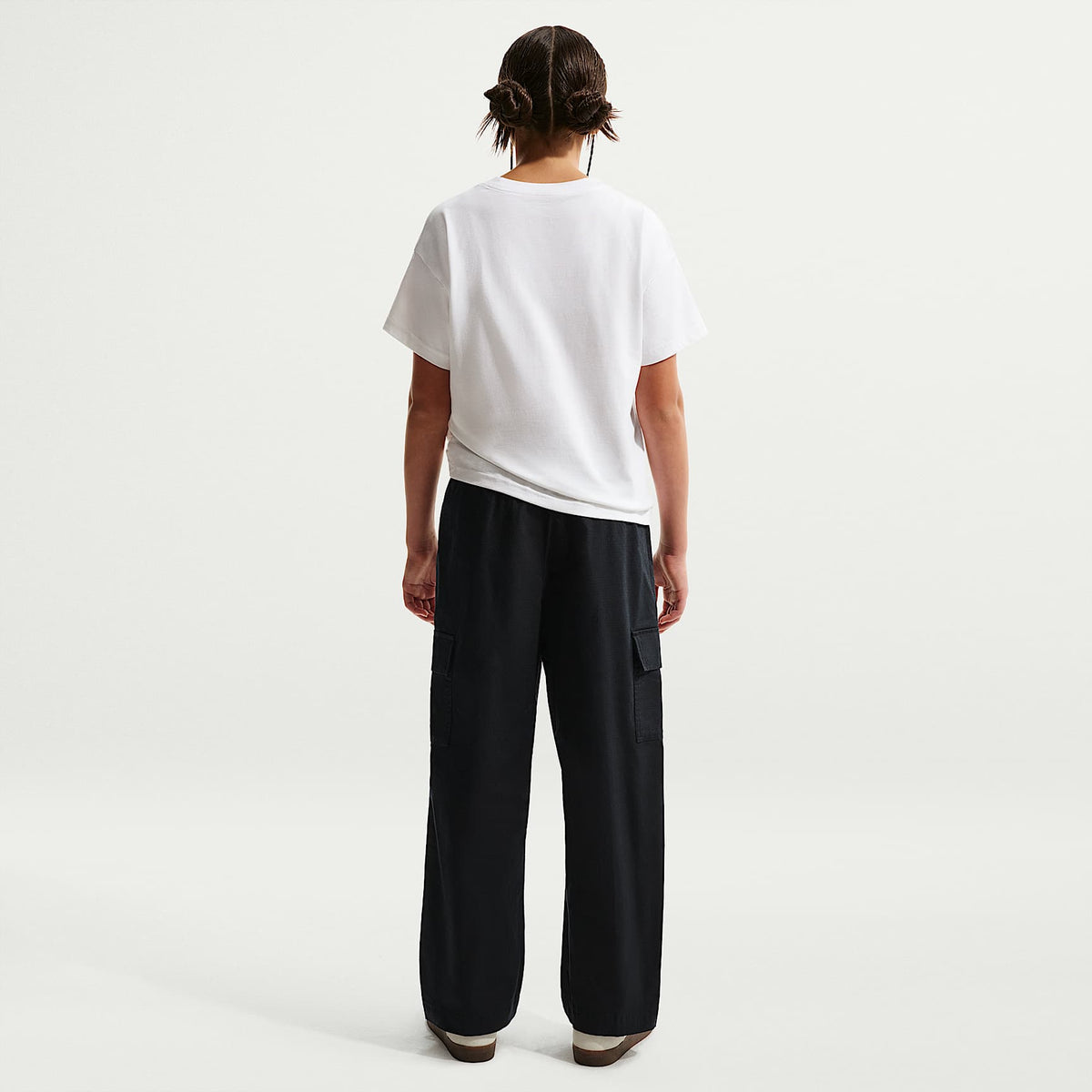 Pants cargo de tejido Woven para niños talla grande Nike Sportswear Club – Negro/Blanco – vista 7