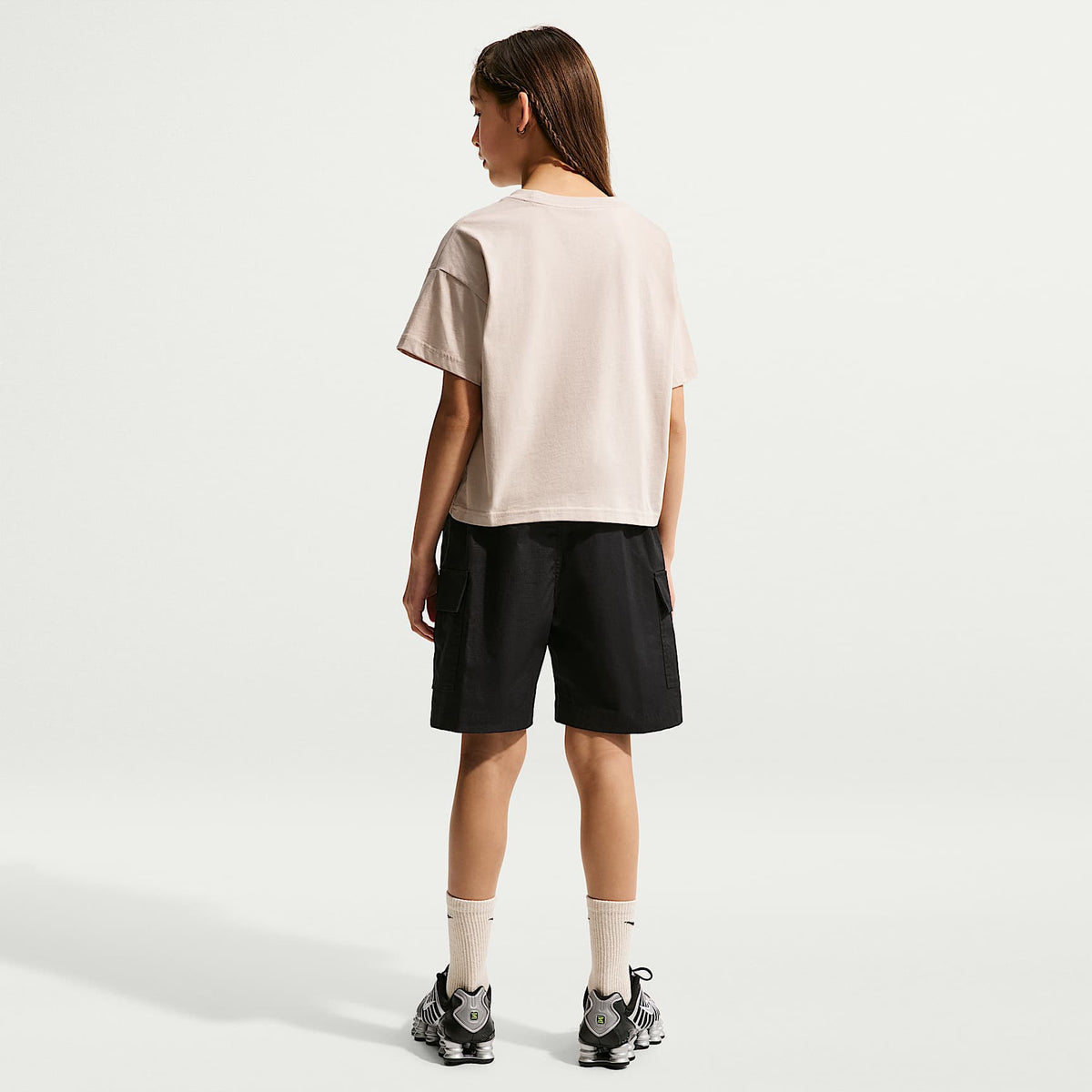 Shorts cargo de tejido Woven para niños talla grande Nike Sportswear Club – Negro/Blanco – vista 7