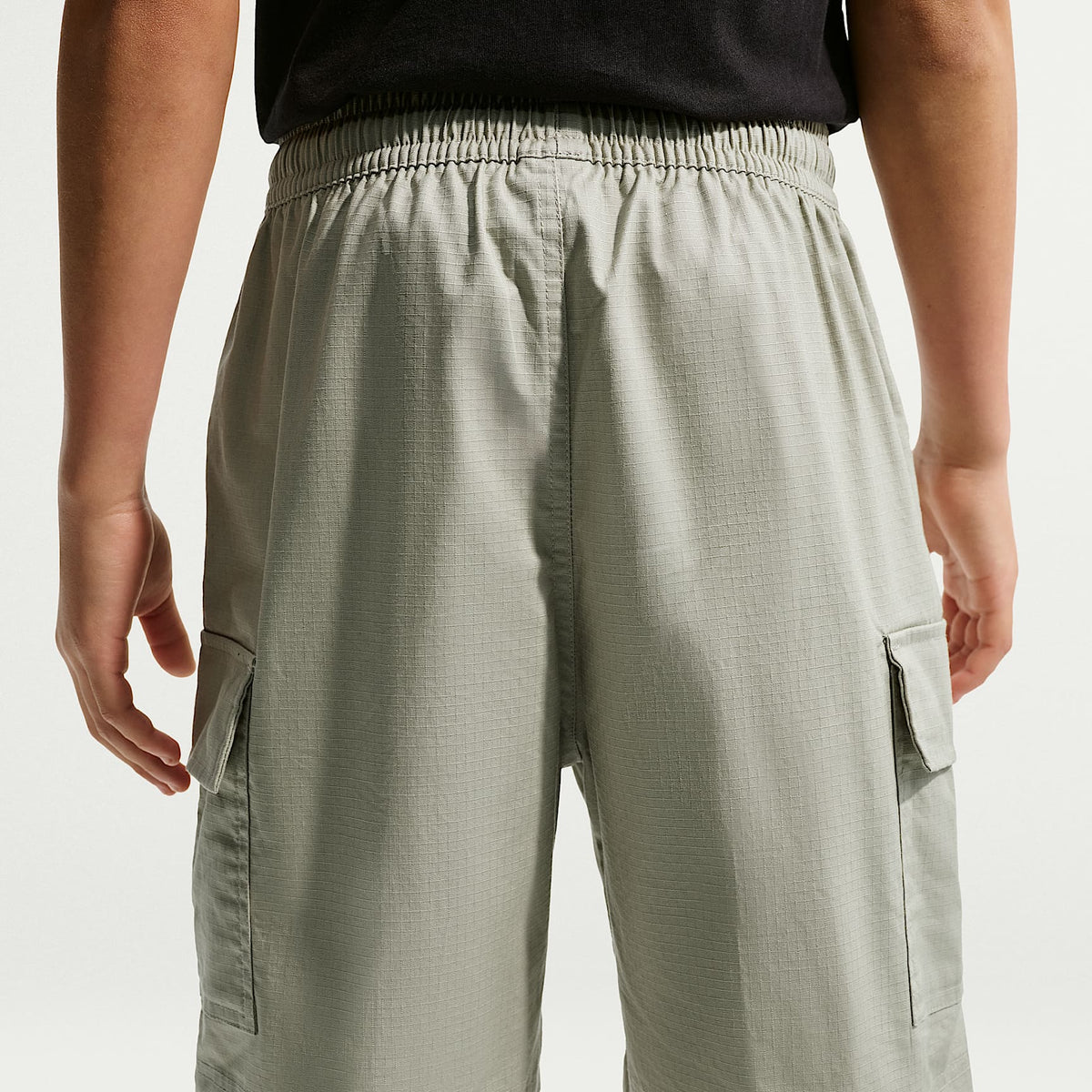 Shorts cargo de tejido Woven para niños talla grande Nike Sportswear Club – Niebla pícea/Blanco – vista 3