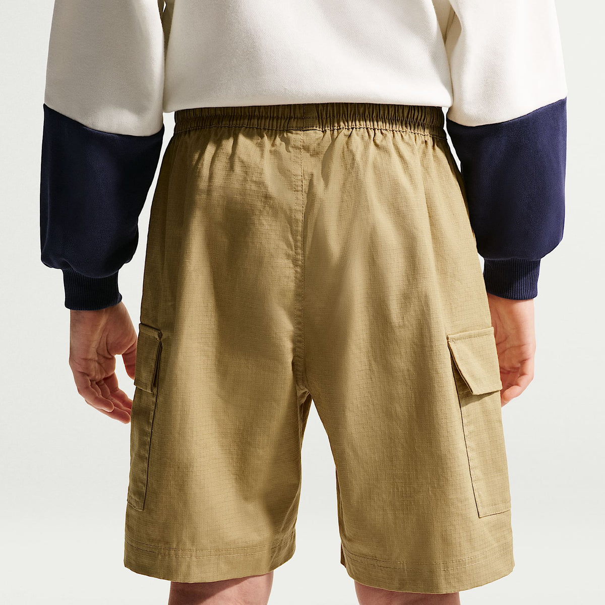 Shorts cargo de tejido Woven para niños talla grande Nike Sportswear Club – Beige paracaídas/Blanco – vista 3
