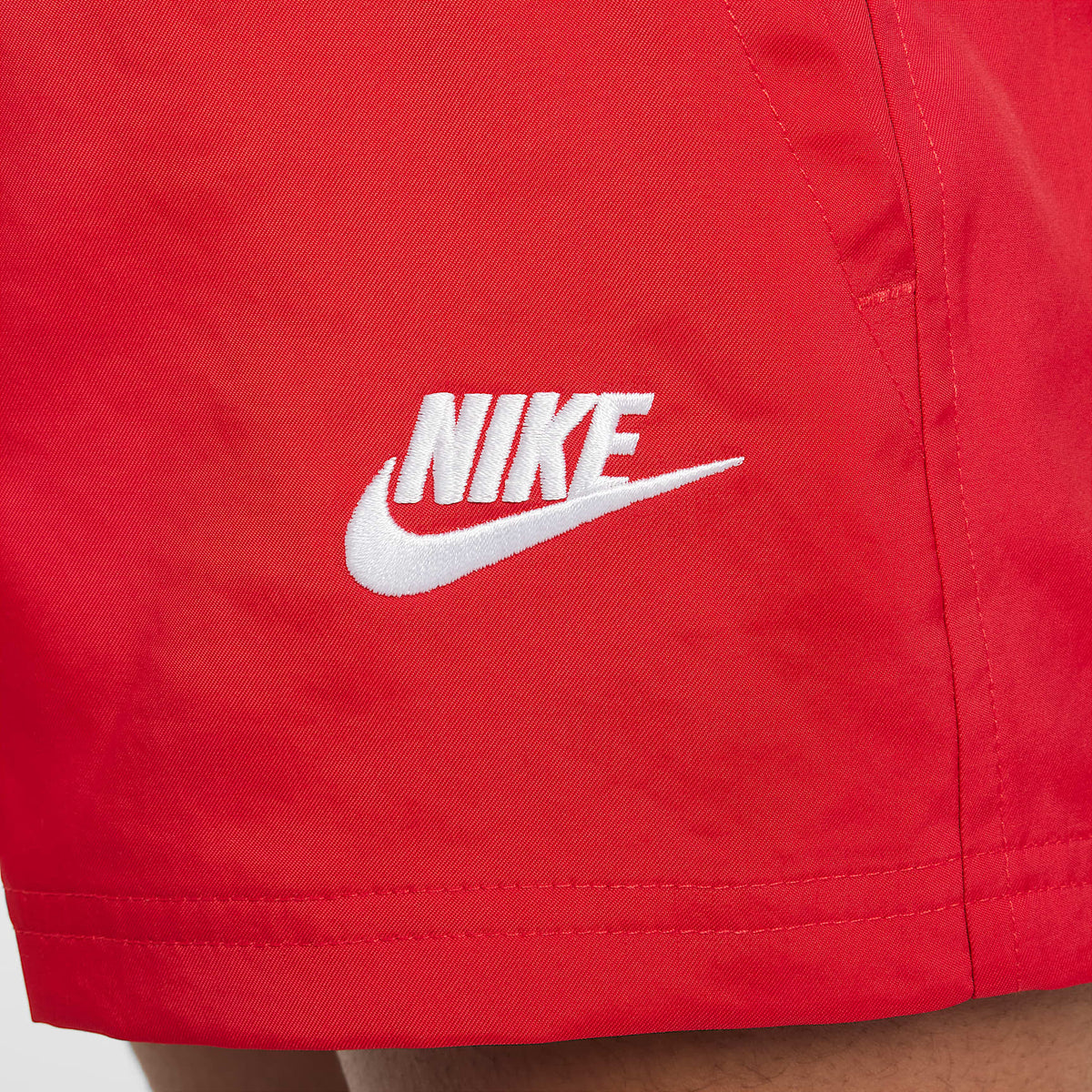 Shorts de tejido Woven de 12 cm para niños talla grande Nike Sportswear Club – Rojo universitario/Blanco – vista 5