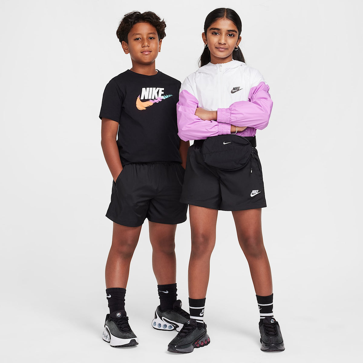 Shorts de tejido Woven de 12 cm para niños talla grande Nike Sportswear Club – Negro/Blanco – vista 8