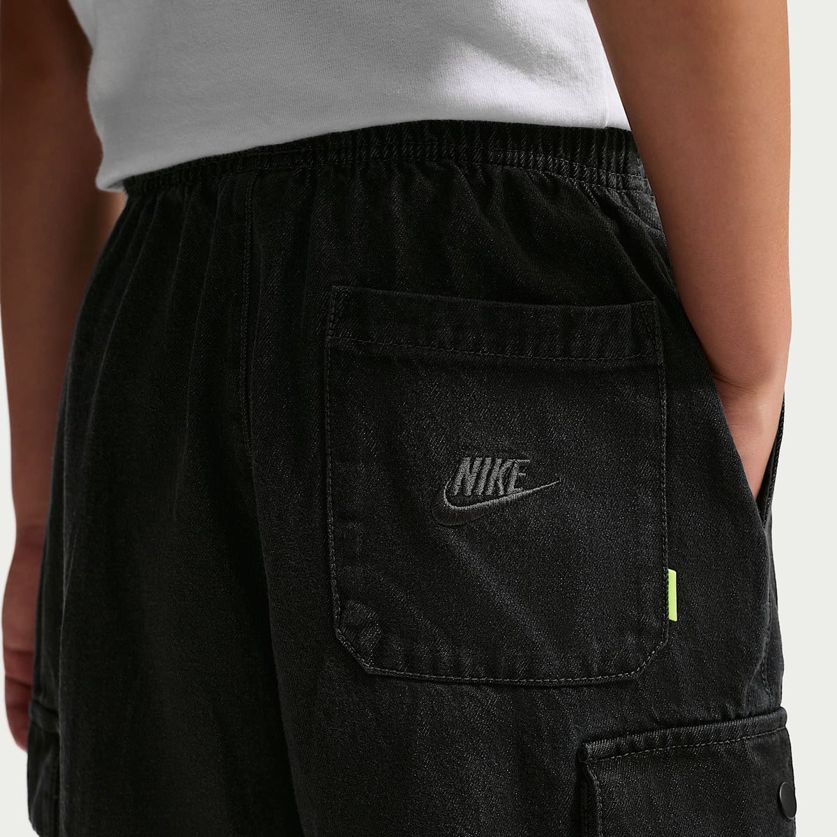 Pants cargo de denim para niños talla grande Nike Sportswear Collection – Negro/Antracita/Antracita/Antracita – vista 4