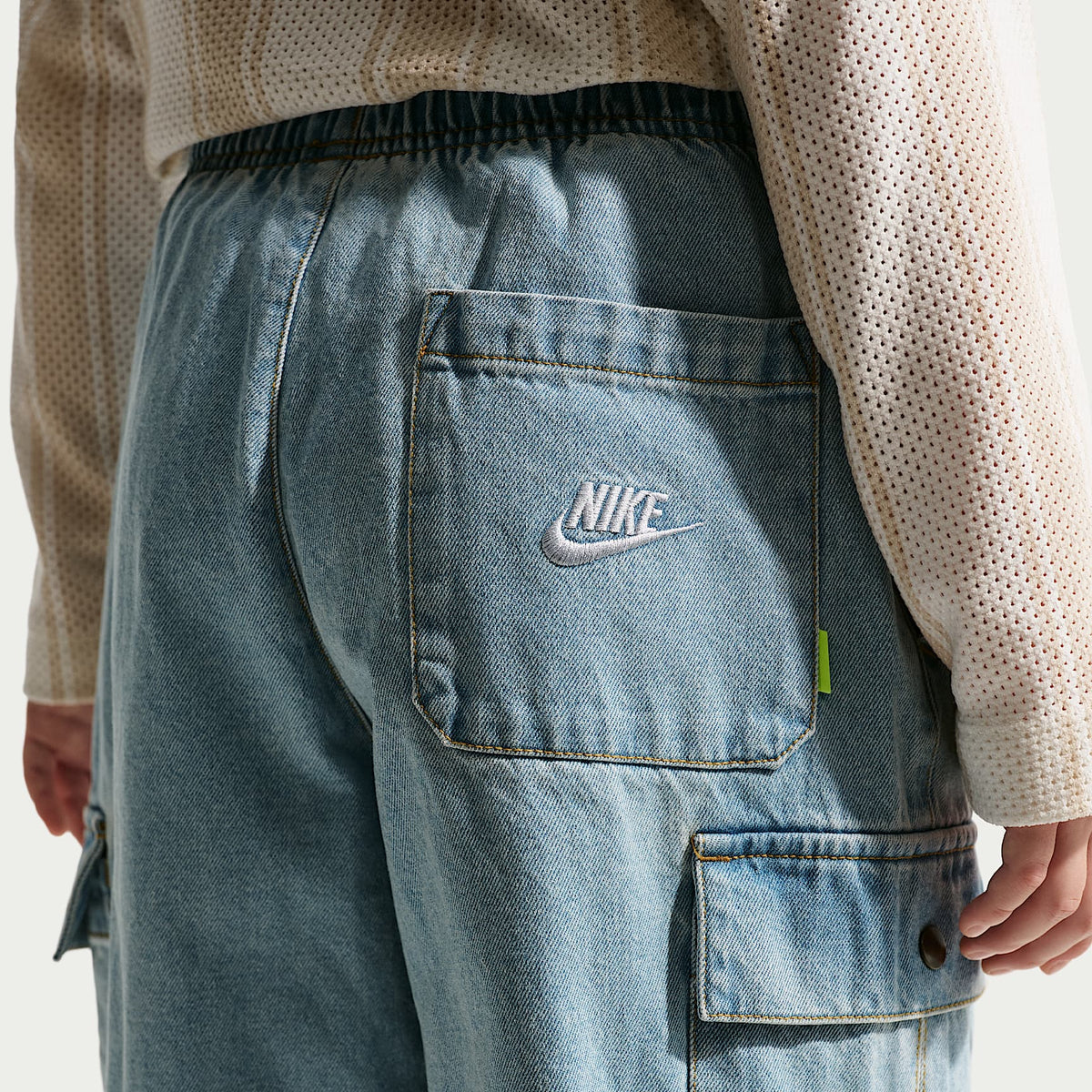Pants cargo de denim para niños talla grande Nike Sportswear Collection – Azul militar claro/Azul militar claro/Trigo/Azul militar claro – vista 5