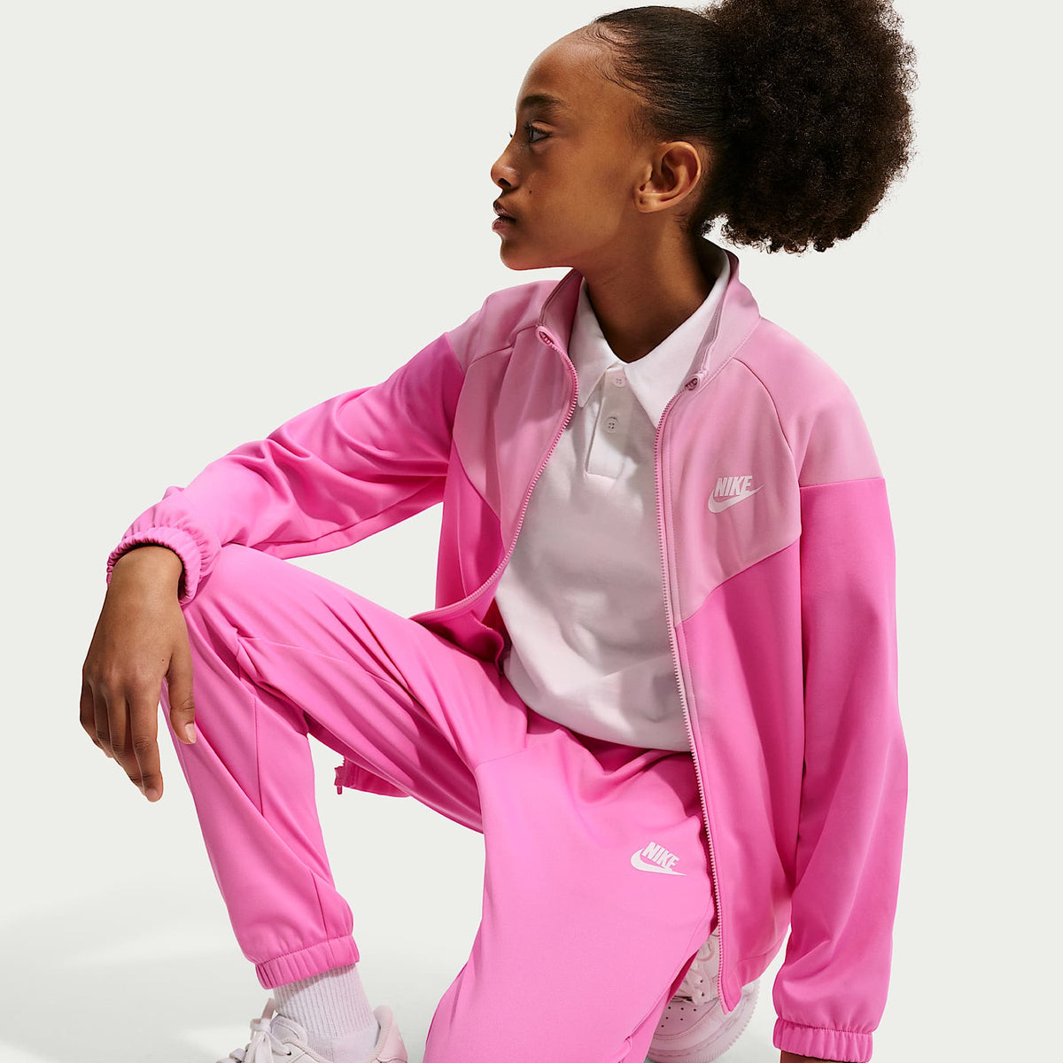 Conjunto deportivo Dri-FIT para niños talla grande Nike Sportswear – Rosa alegre/Rosa amanecer/Blanco – vista 6
