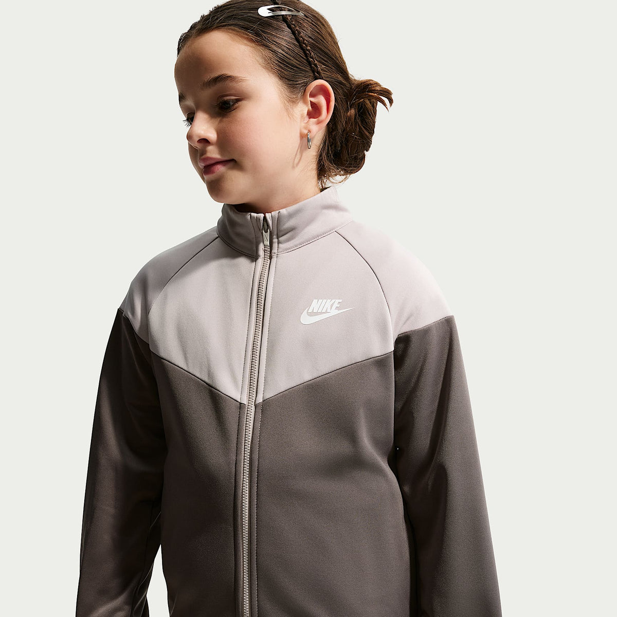 Conjunto deportivo Dri-FIT para niños talla grande Nike Sportswear – Cueva/Gris partícula/Blanco – vista 2