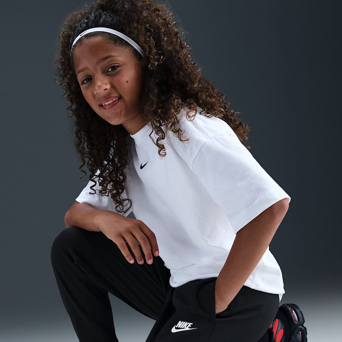 Conjunto deportivo Dri-FIT para niños talla grande Nike Sportswear – Negro/Negro/Blanco – vista 5