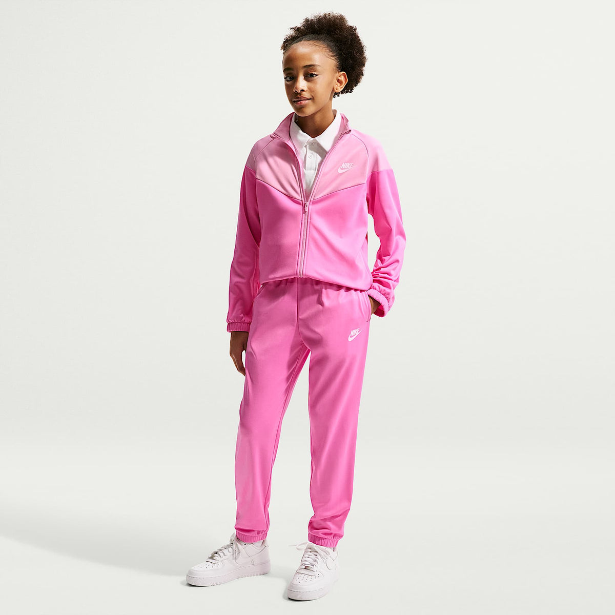Conjunto deportivo Dri-FIT para niños talla grande Nike Sportswear – Rosa alegre/Rosa amanecer/Blanco – vista 1
