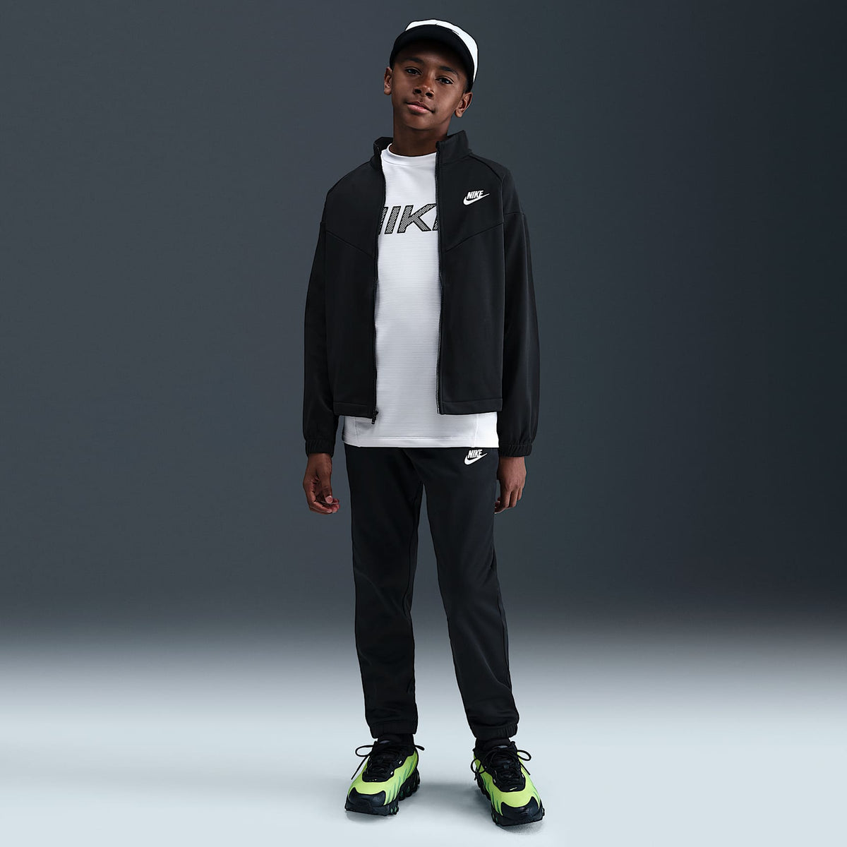 Conjunto deportivo Dri-FIT para niños talla grande Nike Sportswear – Negro/Negro/Blanco – vista 6