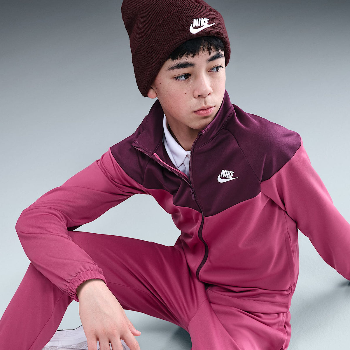 Conjunto deportivo Dri-FIT para niños talla grande Nike Sportswear – Remolacha dulce/Burdeos/Blanco – vista 7