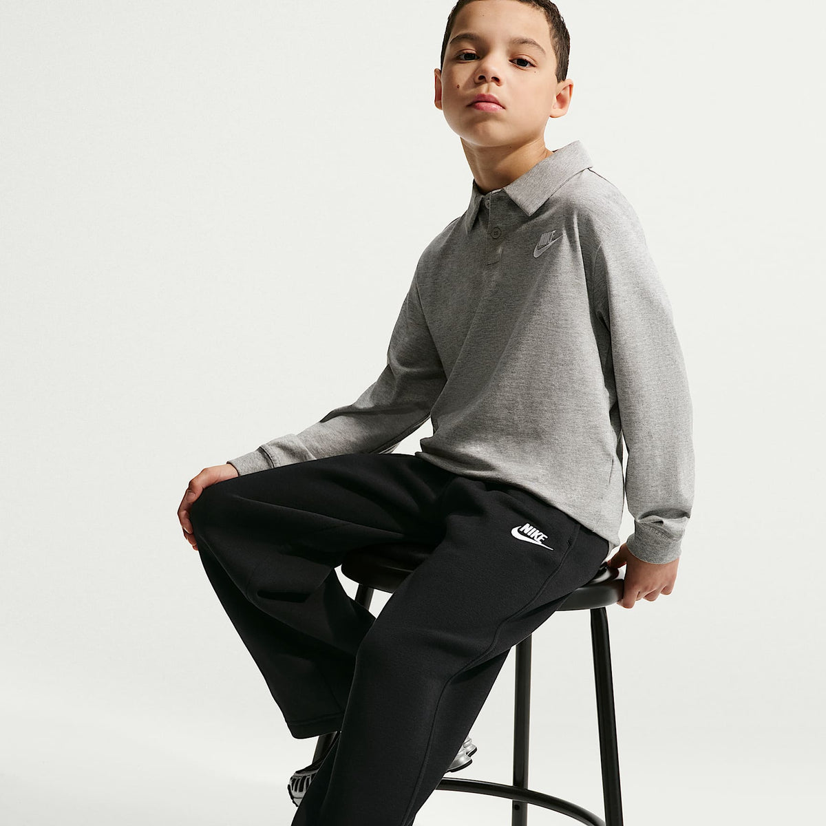 Pants holgados con dobladillo abierto para niños Nike Sportswear – Negro/Blanco – vista 4