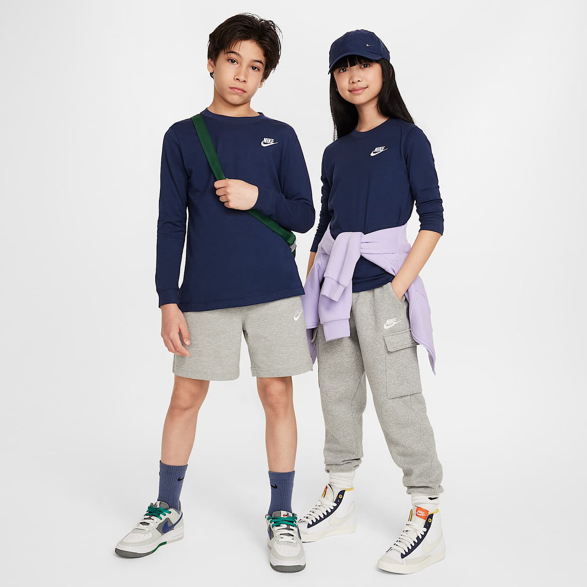 Playera de manga larga para niños grandes Nike Sportswear – Azul marino medianoche – vista 4
