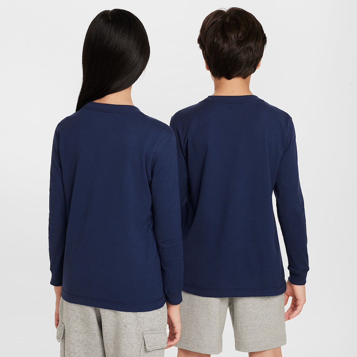Playera de manga larga para niños grandes Nike Sportswear – Azul marino medianoche – vista 2