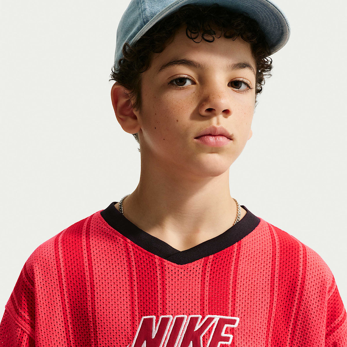 Jersey de malla de manga larga para niños talla grande Nike Sportswear Collection – Carmesí claro/Negro/Carmesí team – vista 3