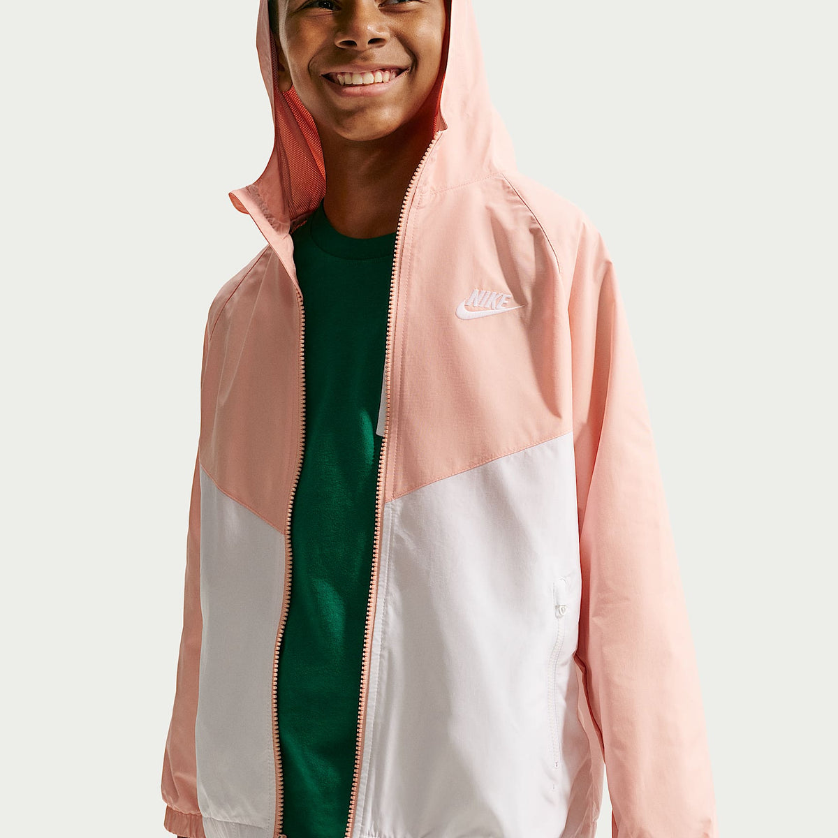 Chamarra Repel con gorro para niños talla grande Nike Sportswear Windrunner – Naranja ártico/Blanco/Blanco – vista 3
