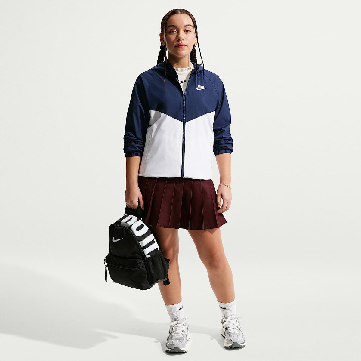 Chamarra Repel con gorro para niños talla grande Nike Sportswear Windrunner – Azul marino medianoche/Blanco/Blanco – vista 6