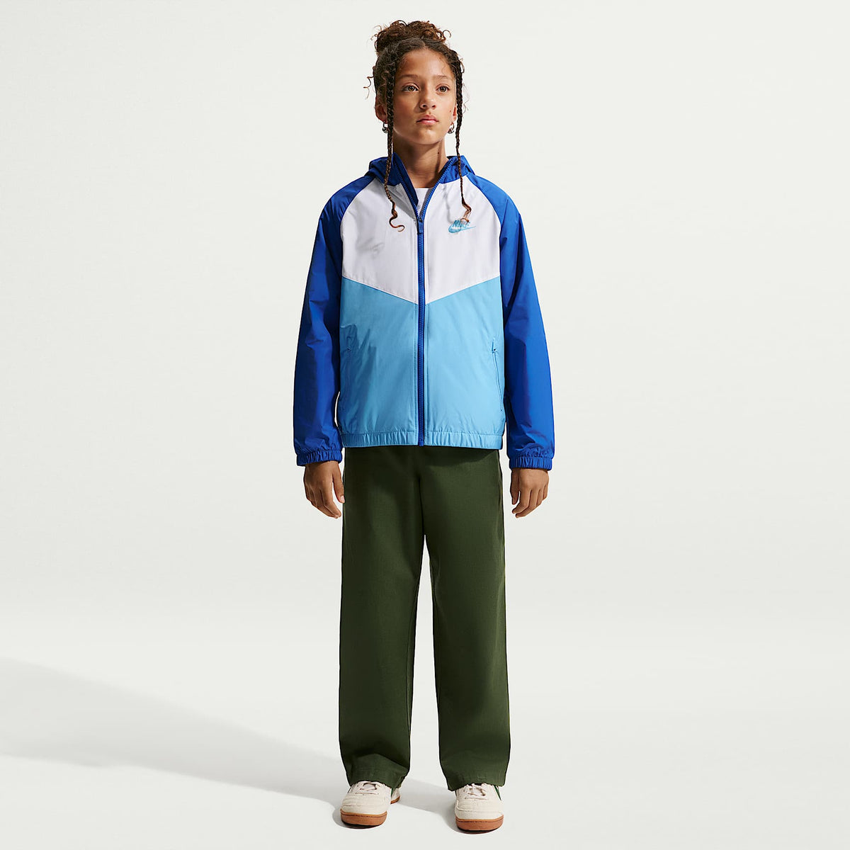 Chamarra Repel con gorro para niños talla grande Nike Sportswear Windrunner – Royal juego/Azul fútbol/Blanco/Azul fútbol – vista 4