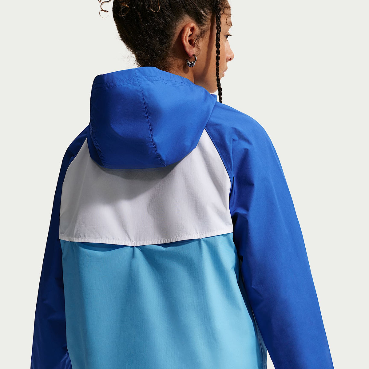 Chamarra Repel con gorro para niños talla grande Nike Sportswear Windrunner – Royal juego/Azul fútbol/Blanco/Azul fútbol – vista 2