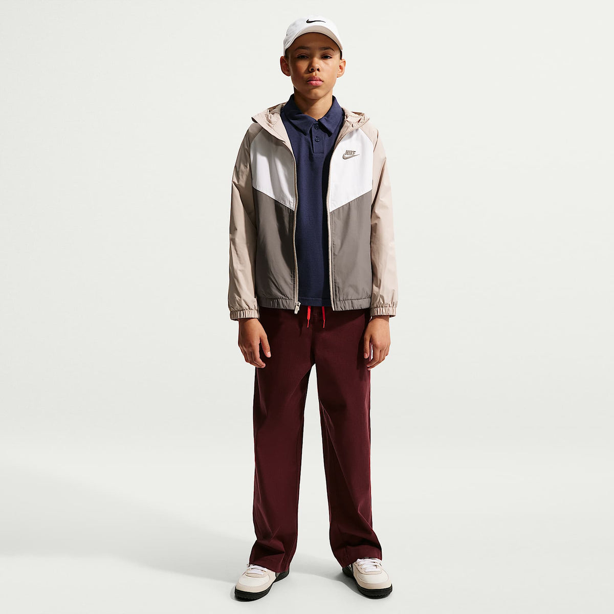 Chamarra Repel con gorro para niños talla grande Nike Sportswear Windrunner – Gris partícula/Cueva/Blanco/Cueva – vista 4