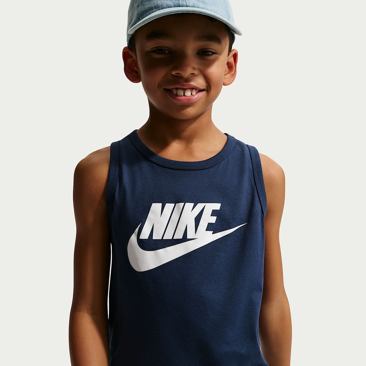 Camiseta de tirantes para niños talla grande Nike Sportswear – Azul marino medianoche/Blanco – vista 1