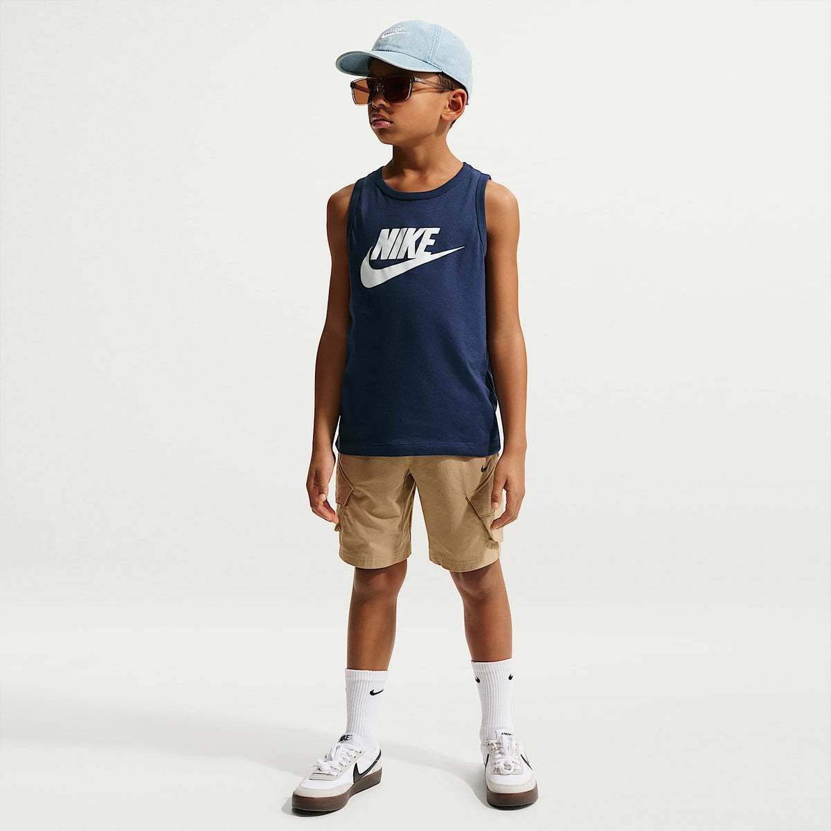Camiseta de tirantes para niños talla grande Nike Sportswear – Azul marino medianoche/Blanco – vista 4