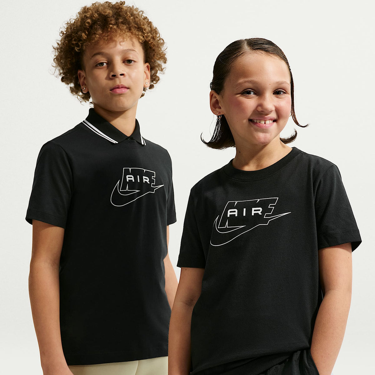 Playera para niños talla grande Nike Sportswear – Negro/Blanco – vista 1