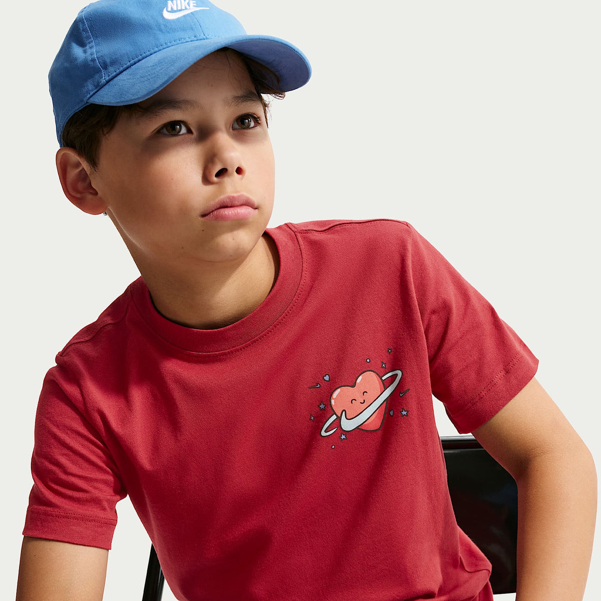 Playera para niños talla grande Nike Sportswear – Carmesí team/Blanco/Azul/Blanco – vista 3