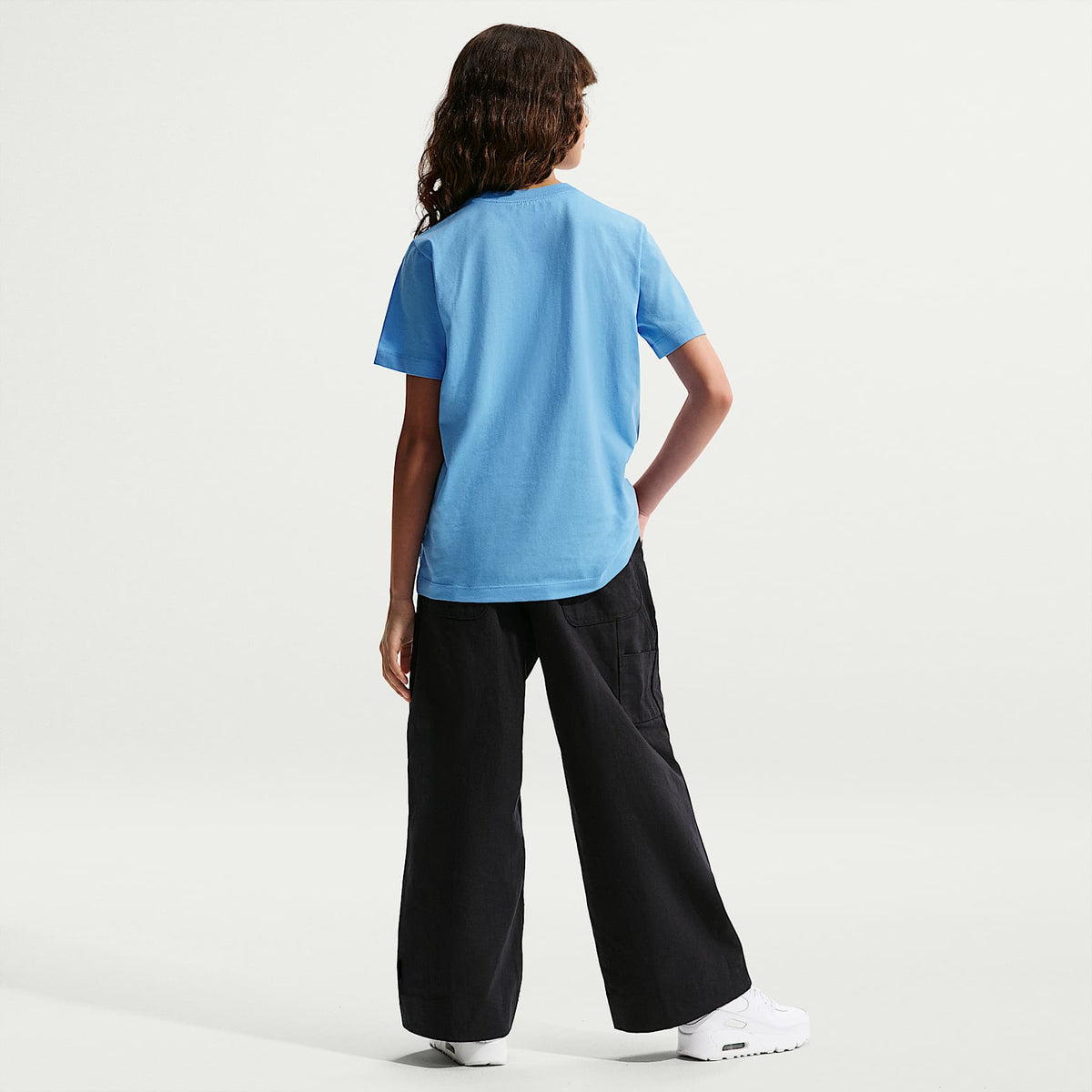 Playera para niños talla grande Nike Sportswear – Azul universitario – vista 5
