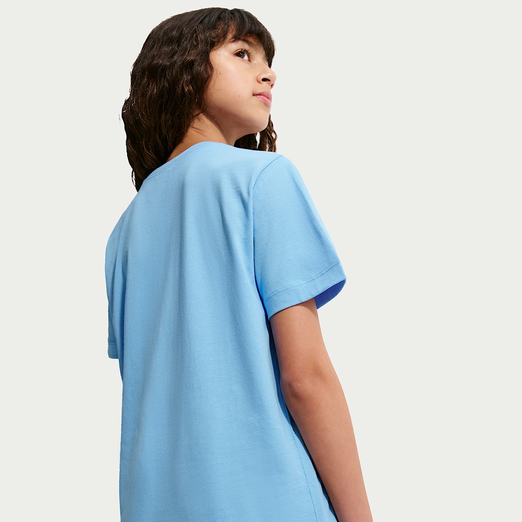 Playera para niños talla grande Nike Sportswear – Azul universitario – vista 2