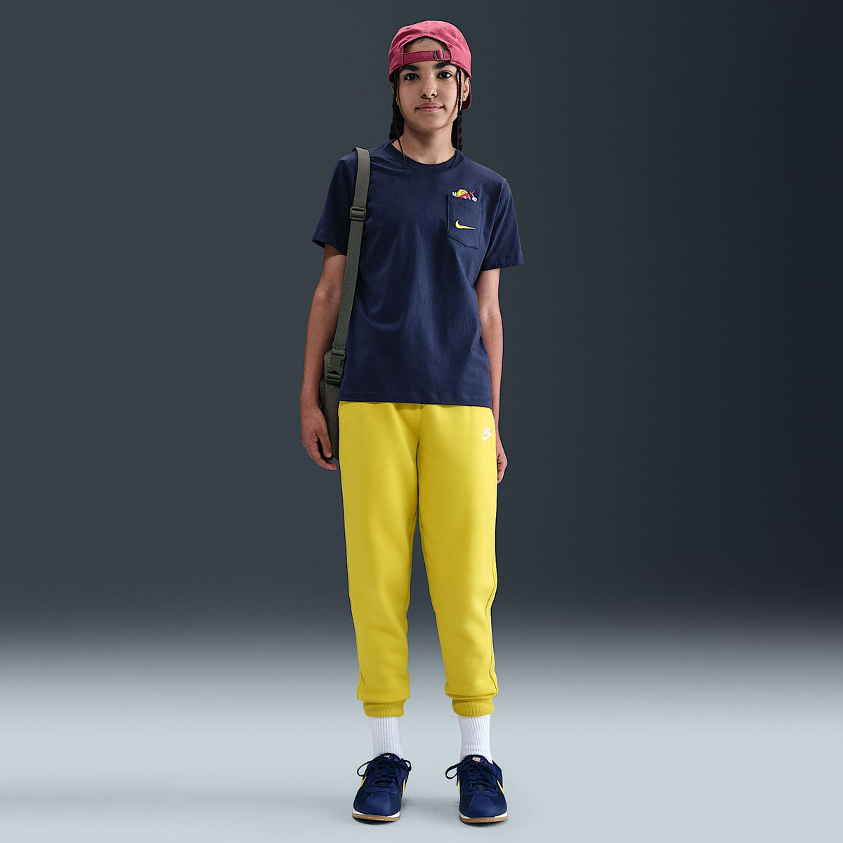 Playera para niños talla grande Nike Sportswear – Azul marino medianoche – vista 4